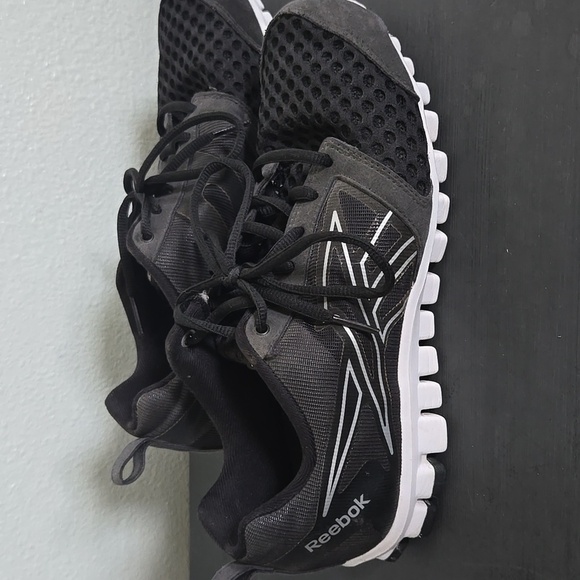 Reebok Realflex Black Sneakers Size 8 - Picture 2 of 8